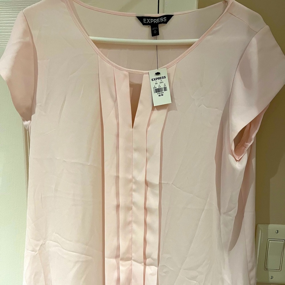 NWT Express Medium Light Pink Short Sleeve Work/Dress Shirt w/ Ruffle/Pleat